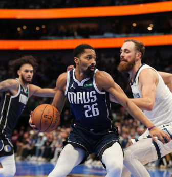 出色防守引发热议！，Ning在独行侠比赛中锐不可当上演精彩一战的简单介绍